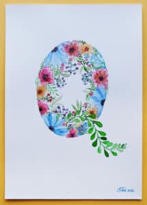 Ilustrované písmeno Q - květinový věnec