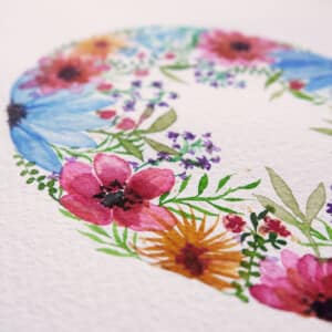 Ilustrované písmeno Q - květinový věnec