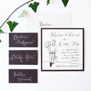 Svatební oznámení velikost 16 x 16 cm, nadepsaná obálka a svatební jmenovky